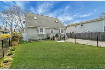 15 Maplewood Drive, Shirley, NY 11967 - Photo 2
