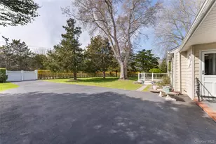 4 Hampton Harbor Ln, Hampton Bays, NY 11946 - Photo 4