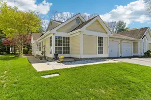 289 Glen Dr, Ridge, NY 11961 - Photo 2