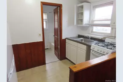 78A Upper Deer Park Avenue #2B, Babylon, NY 11702 - Photo 2