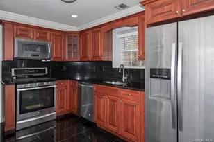 1 Pinnacle Dr, Port Jefferson, NY 11777 - Photo 2
