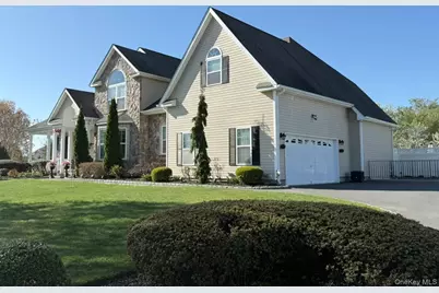39 Sherwood Drive, Shoreham, NY 11786 - Photo 2
