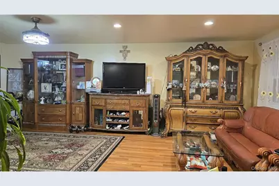 257 Schenck Avenue, Great Neck, NY 11021 - Photo 10