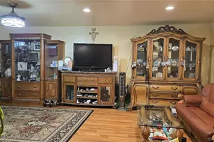 257 Schenck Ave, Great Neck, NY 11021 - Photo 10
