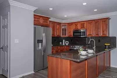 7 Neal #7, Setauket, NY 11733 - Photo 2