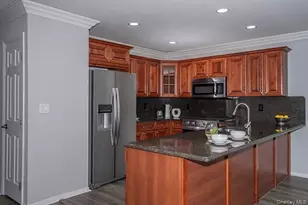 7 Neal, Setauket, NY 11733 - Photo 2
