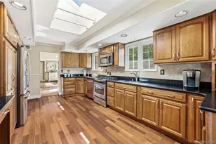 35 Mayer Dr, Suffern, NY 10901 - Photo 10