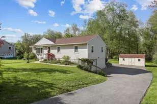 18 Scott Dr, Wappingers Falls, NY 12590 - Photo 2