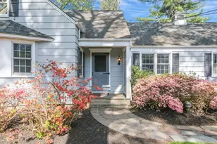 194 Huntington Bay Rd, Huntington, NY 11743 - Photo 2