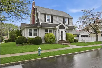 66 Primrose Avenue, Floral Park, NY 11001 - Photo 2