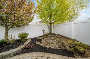 35 Martin, Westbury, NY 11590 - Photo 22