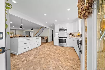 35 Martin, Westbury, NY 11590 - Photo 4