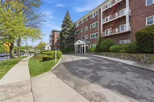 828 Pelhamdale Ave, New Rochelle, NY 10801 - Photo 16