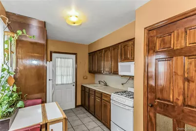 97 Horton Road, Valley Stream, NY 11581 - Photo 6