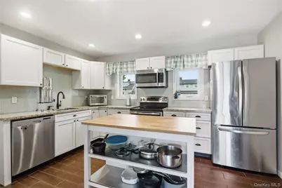 42 Saddler Lane, Levittown, NY 11756 - Photo 4