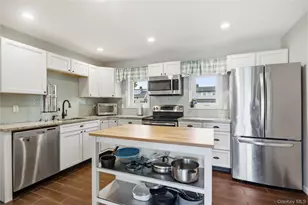 42 Saddler Ln, Levittown, NY 11756 - Photo 4