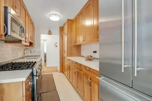 445 W 240th St, Bronx, NY 10463 - Photo 8