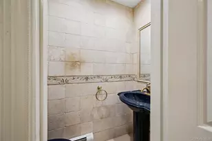 192 Split Rock Rd, Syosset, NY 11791 - Photo 16