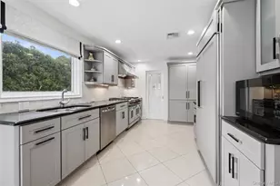 192 Split Rock Rd, Syosset, NY 11791 - Photo 10