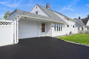 63 Blacksmith Rd, Levittown, NY 11756 - Photo 2