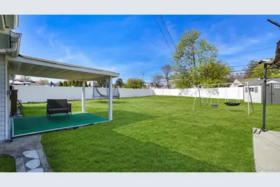 63 Blacksmith Road, Levittown, NY 11756 - Photo 4