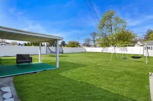 63 Blacksmith Rd, Levittown, NY 11756 - Photo 4