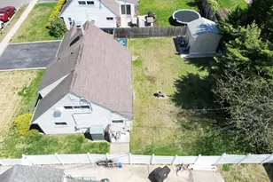 6 Mead Ln, Westbury, NY 11590 - Photo 16