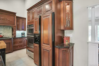 101 Hayrick Lane, Commack, NY 11725 - Photo 14