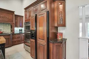 101 Hayrick Ln, Commack, NY 11725 - Photo 14