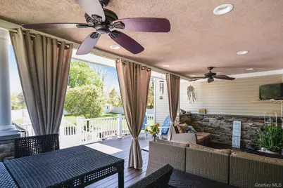 101 Hayrick Lane, Commack, NY 11725 - Photo 34