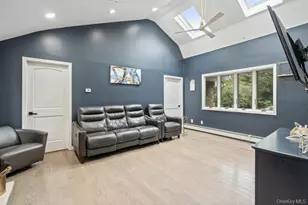 14 S Hollow Rd, Dix Hills, NY 11746 - Photo 8