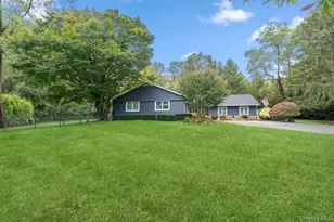 14 S Hollow Rd, Dix Hills, NY 11746 - Photo 4