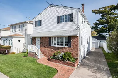 89 Bellevue Avenue, Oceanside, NY 11572 - Photo 2