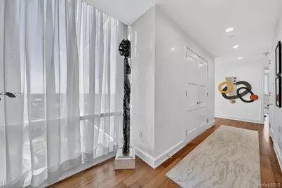 5 Renaissance Square #PH6C, White Plains, NY 10601 - Photo 2