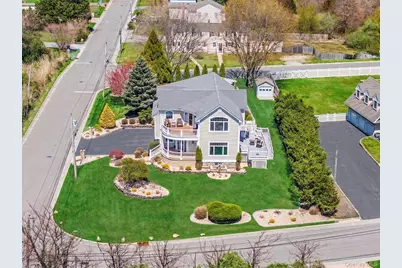 9 Sunset Lane, Patchogue, NY 11772 - Photo 2