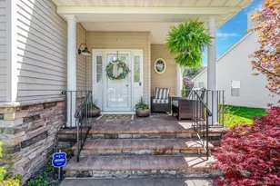 8 Joshua Ct, Wading River, NY 11792 - Photo 2