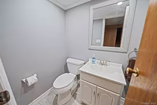7 Carriage Ct, Dix Hills, NY 11746 - Photo 28