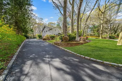 7 Carriage Court, Dix Hills, NY 11746 - Photo 6