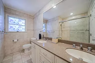 7 Carriage Ct, Dix Hills, NY 11746 - Photo 22