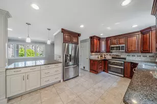 7 Carriage Ct, Dix Hills, NY 11746 - Photo 12