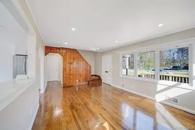 150 Spur Drive S, Bay Shore, NY 11706 - Photo 4