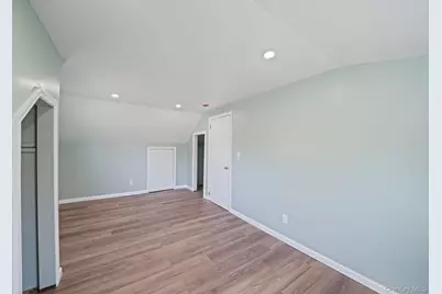 150 Spur Drive S, Bay Shore, NY 11706 - Photo 16