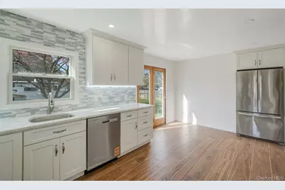 150 Spur Drive S, Bay Shore, NY 11706 - Photo 8