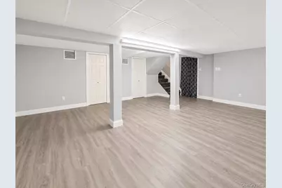 109 Aspen Drive E, Woodbury, NY 11797 - Photo 18