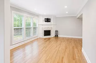 109 Aspen Dr E, Woodbury, NY 11797 - Photo 10
