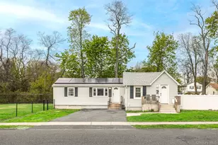 73 Harrison Ave, Amityville, NY 11701 - Photo 4