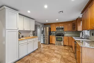 79 White Pine Way, Medford, NY 11763 - Photo 6