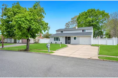 55 Starfire Drive, Centereach, NY 11720 - Photo 2
