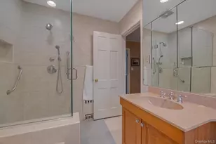 11 Garden Dr, Lynbrook, NY 11563 - Photo 12