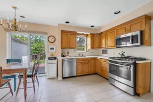 11 Garden Dr, Lynbrook, NY 11563 - Photo 6